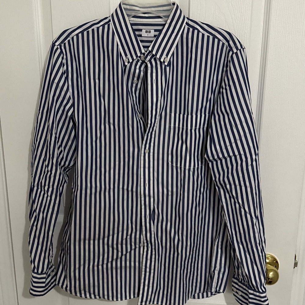 Uniqlo Navy and White Striped Men's Shirt